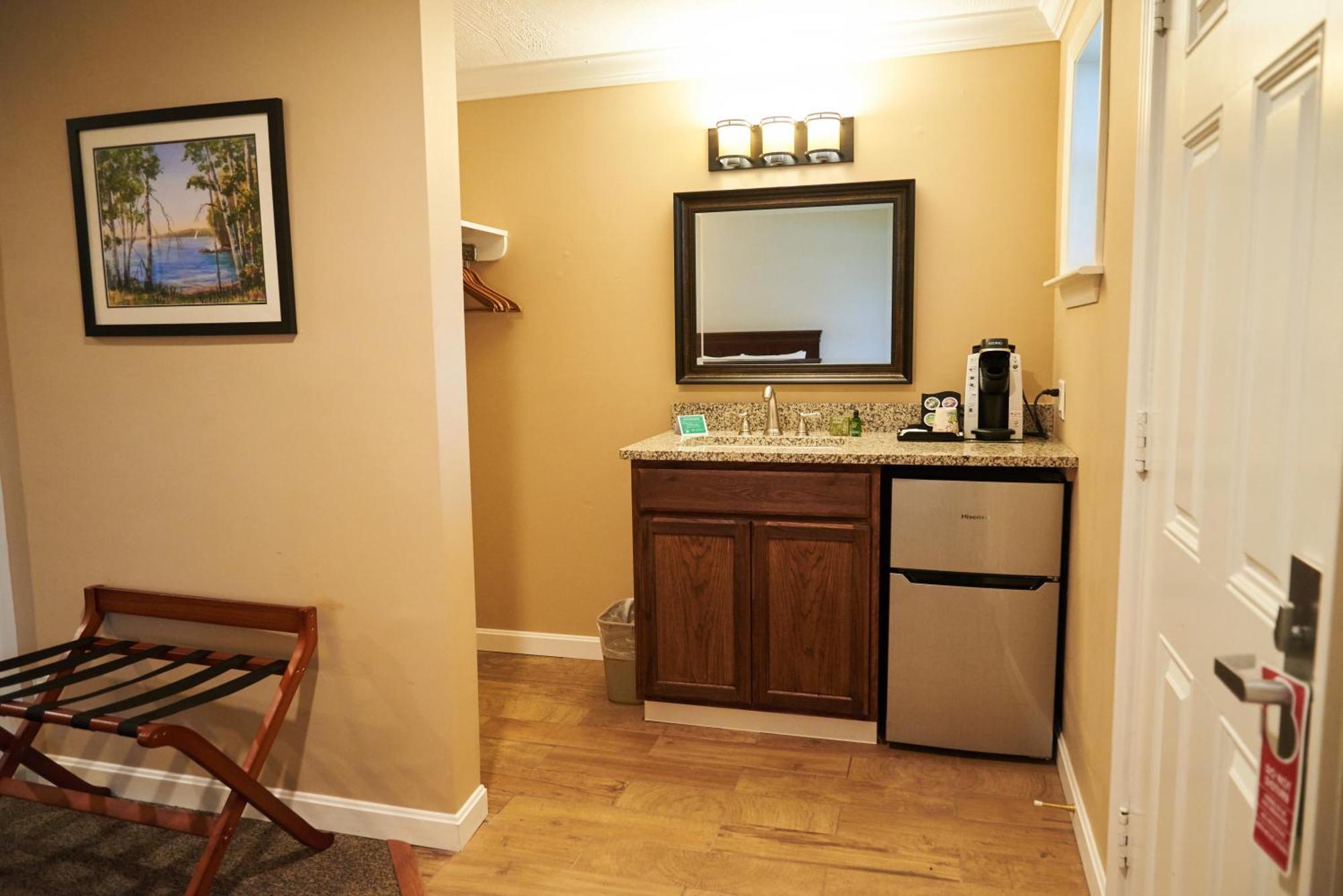 The Margate Resort Laconia Room photo